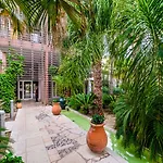 Pierre & Premium Port Prestige Апарт-отель Антиб