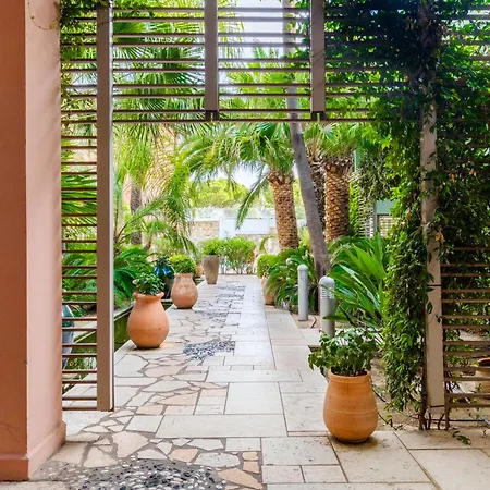 Aparthotel Pierre & Premium Port Prestige 4*