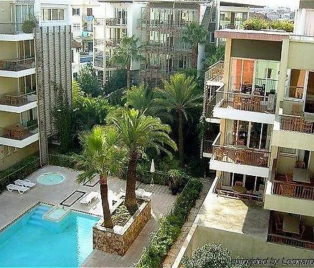 Pierre & Premium Port Prestige Aparthotel