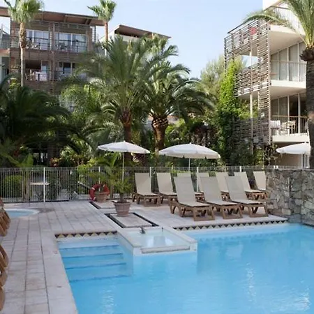 Pierre & Premium Port Prestige Aparthotel