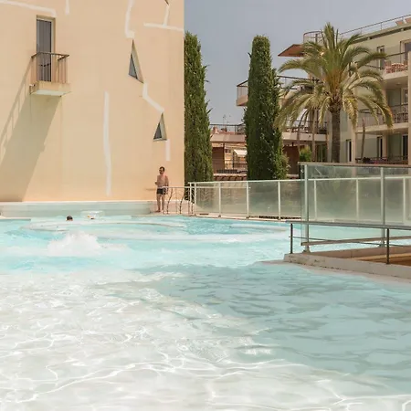 Aparthotel Pierre & Premium Port Prestige 4*