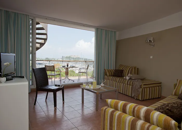 Pierre & Premium Port Prestige Aparthotel