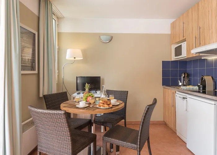 Pierre & Premium Port Prestige Aparthotel Antibes