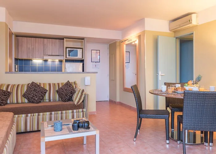 Pierre & Premium Port Prestige Aparthotel Antibes