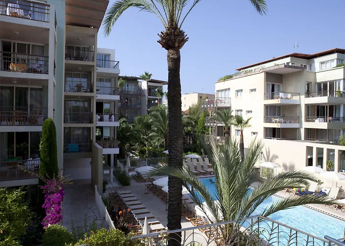 Aparthotel Pierre & Premium Port Prestige Antibes