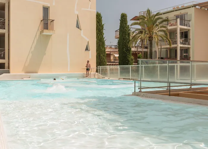 Aparthotel Pierre & Premium Port Prestige Antibes