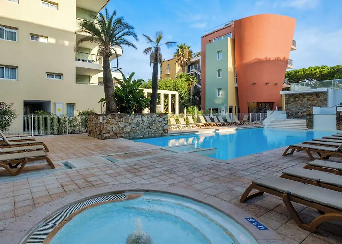 Aparthotel Pierre & Premium Port Prestige 4*