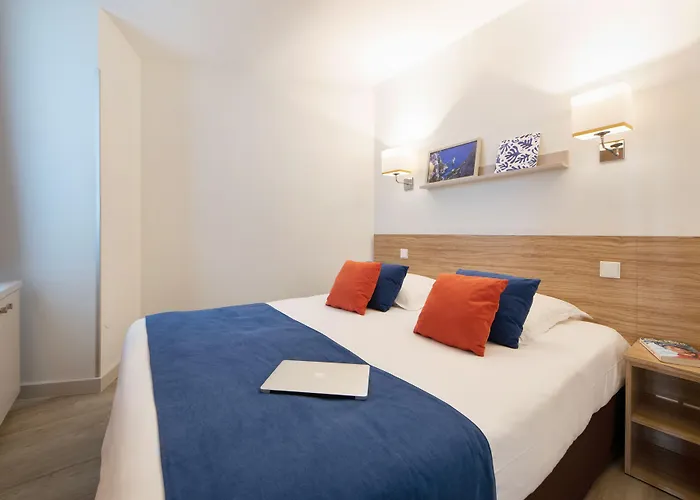 Pierre & Premium Port Prestige Aparthotel Antibes