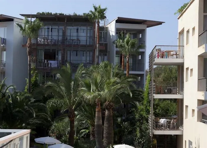 Pierre & Premium Port Prestige Aparthotel 4*