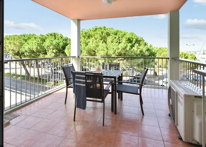 Pierre & Premium Port Prestige Aparthotel 4*