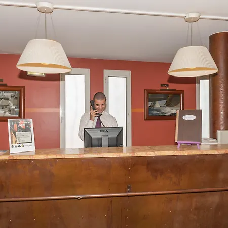 Pierre & Premium Port Prestige Aparthotel Antibes