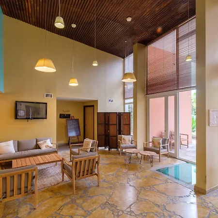 Pierre & Premium Port Prestige 앙티브