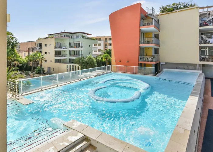 Pierre & Premium Port Prestige Aparthotel Antibes