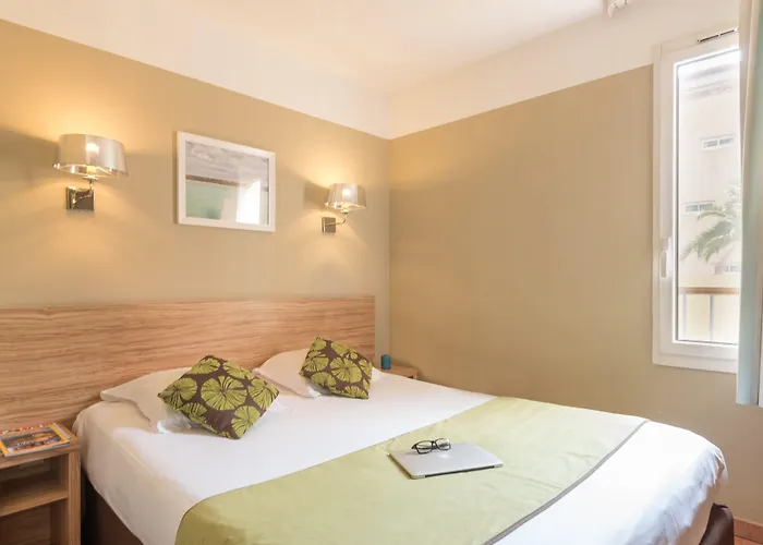 Pierre & Premium Port Prestige Aparthotel 4*