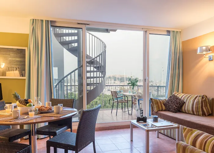 Pierre & Premium Port Prestige Aparthotel