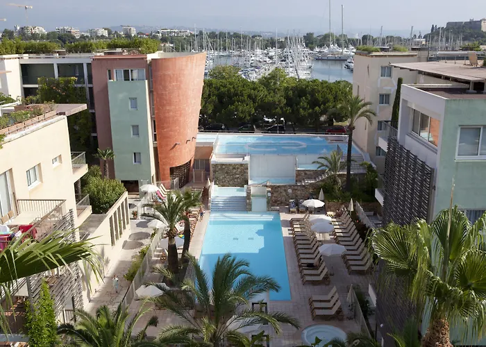 Pierre & Premium Port Prestige Aparthotel