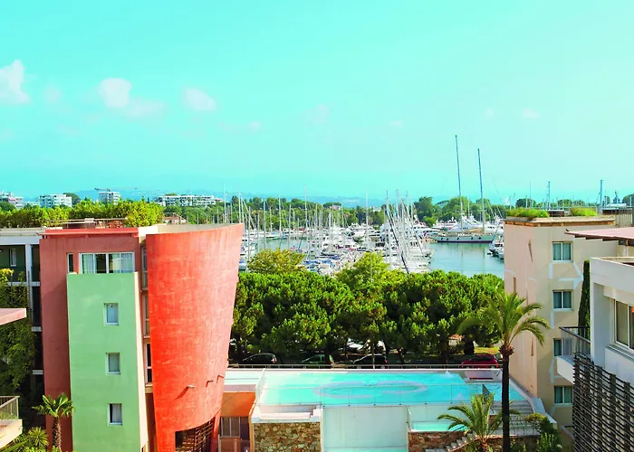 Pierre & Premium Port Prestige Aparthotel 4*