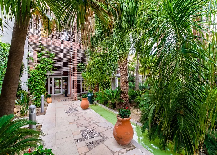 Pierre & Premium Port Prestige Aparthotel Antibes