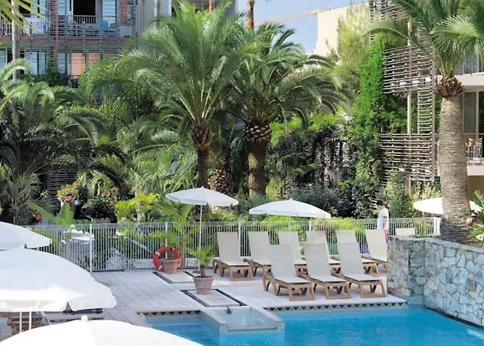 Pierre & Premium Port Prestige Aparthotel