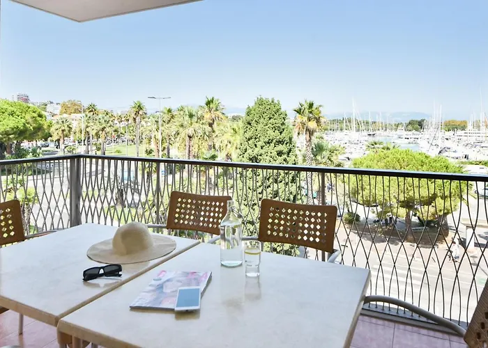 Pierre & Premium Port Prestige Aparthotel Antibes